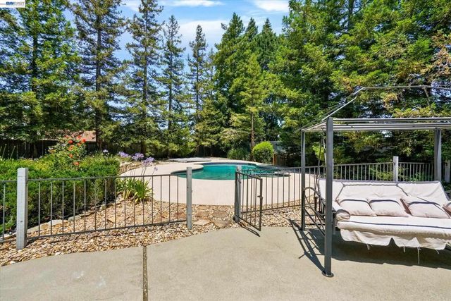 2539 Aranda Dr, San Ramon, CA 94583