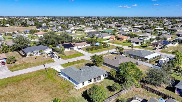 1210 SW 10TH TERRACE, Cape Coral, FL 33991