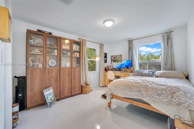 827 NW 114th St, Miami, FL 33168