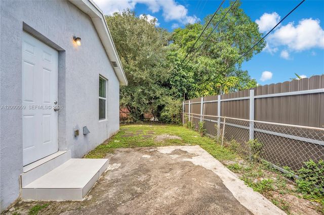 827 NW 114th St, Miami, FL 33168