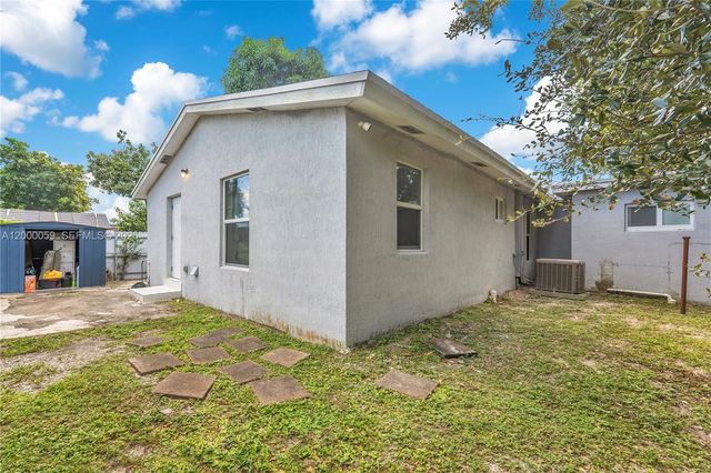 827 NW 114th St, Miami, FL 33168