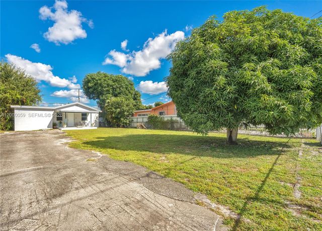 827 NW 114th St, Miami, FL 33168