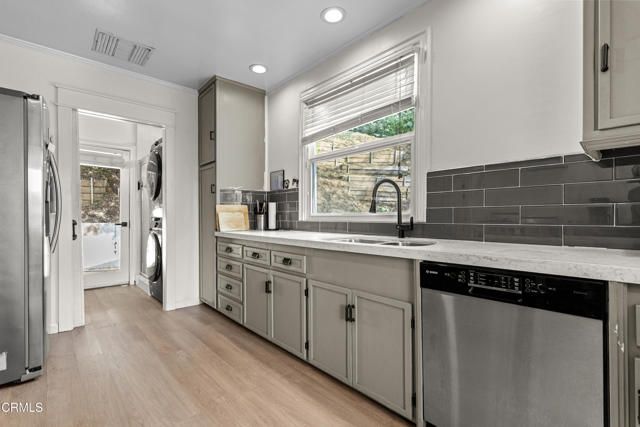 3121 Lake Hollywood Drive, Los Angeles, CA 90068