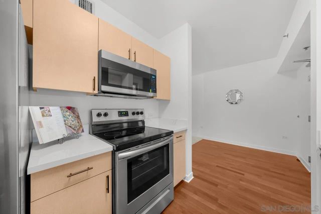 425 W Beech 327, San Diego, CA 92101