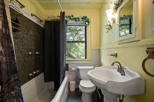 359 Fairview Drive, Charleston, WV 25302