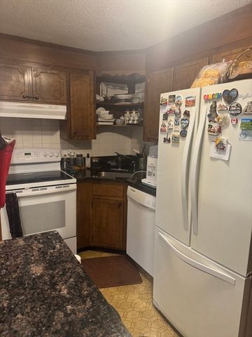 5 Hallmark Gardens 5, Burlington, MA 01803