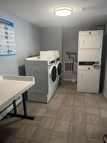 5 Hallmark Gardens 5, Burlington, MA 01803