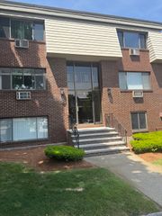 5 Hallmark Gardens 5, Burlington, MA 01803