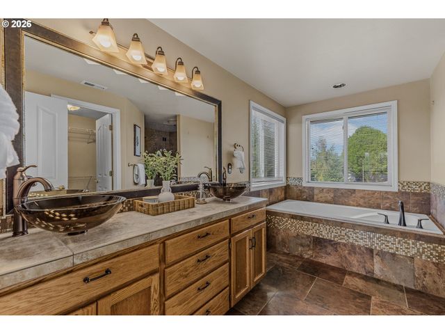 1268 E SPENCER Ct, La Center, WA 98629