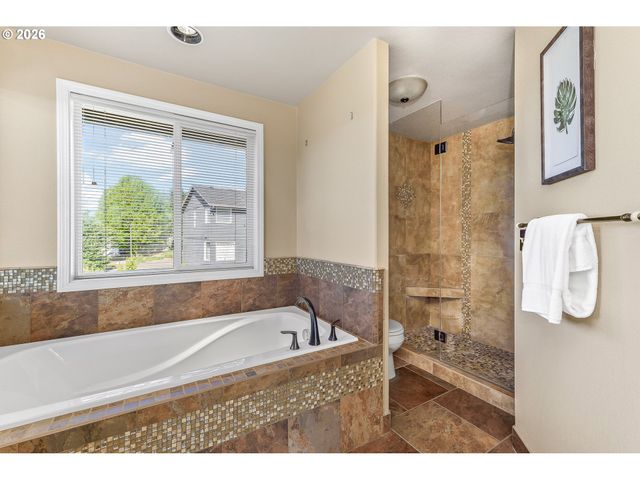 1268 E SPENCER Ct, La Center, WA 98629