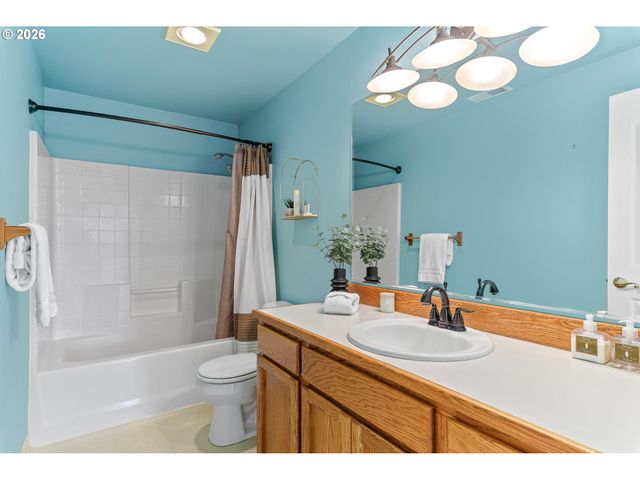 1268 E SPENCER Ct, La Center, WA 98629