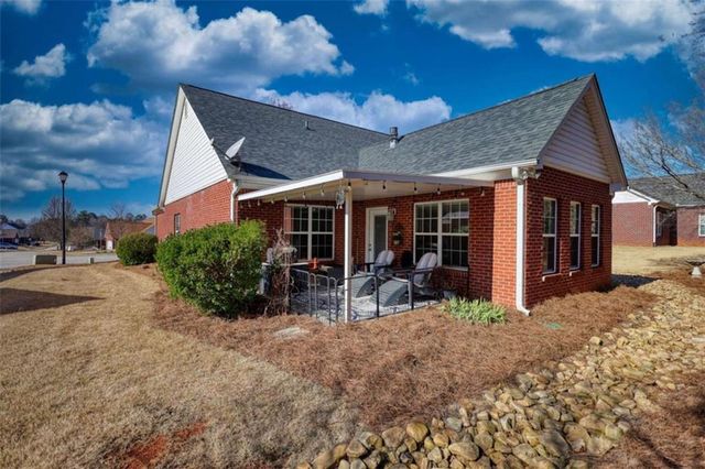 339 Crossroads Drive, Social Circle, GA 30025