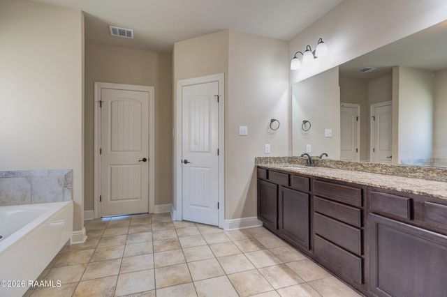 315 Forest Grove Drive, Youngsville, LA 70592