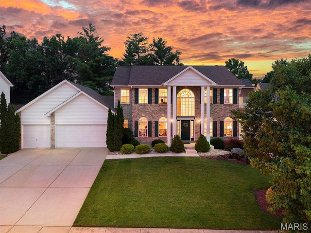 512 Deer Pointe Court, Fenton, MO 63026