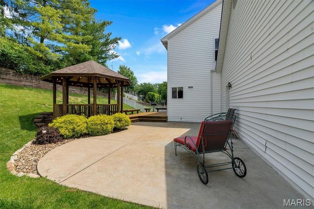 512 Deer Pointe Court, Fenton, MO 63026