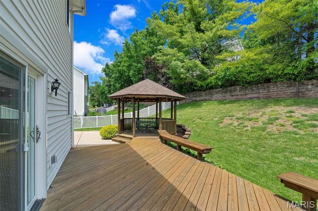 512 Deer Pointe Court, Fenton, MO 63026