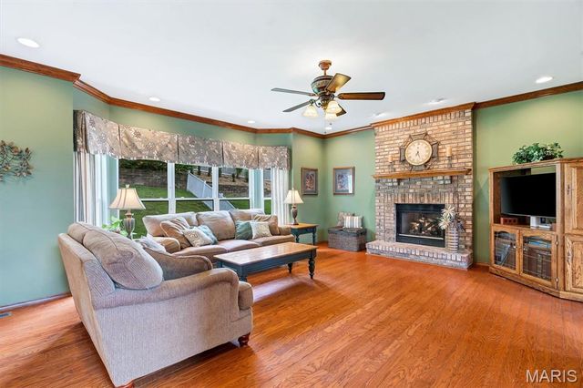 512 Deer Pointe Court, Fenton, MO 63026