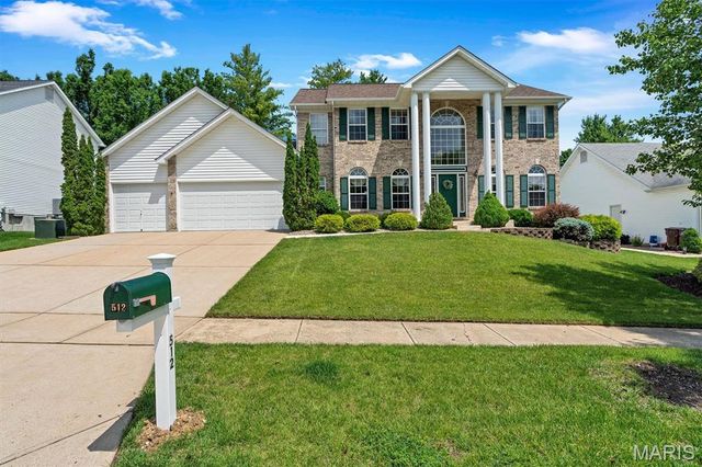 512 Deer Pointe Court, Fenton, MO 63026