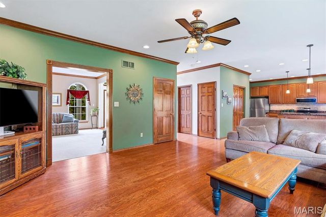 512 Deer Pointe Court, Fenton, MO 63026