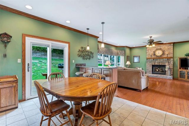 512 Deer Pointe Court, Fenton, MO 63026