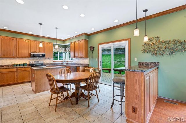 512 Deer Pointe Court, Fenton, MO 63026