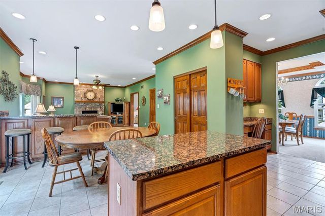 512 Deer Pointe Court, Fenton, MO 63026