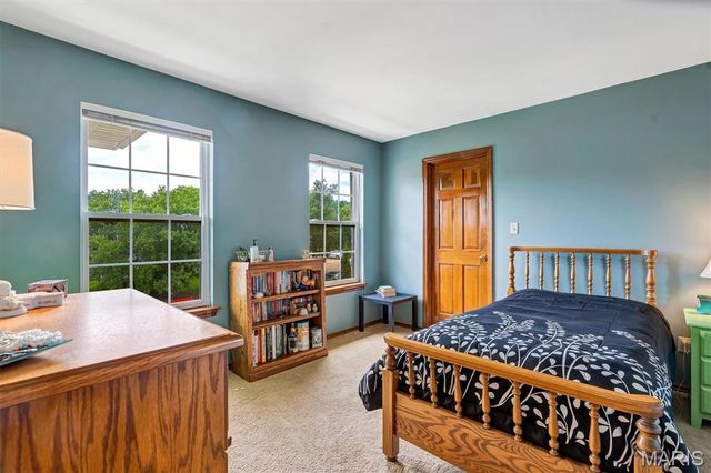 512 Deer Pointe Court, Fenton, MO 63026