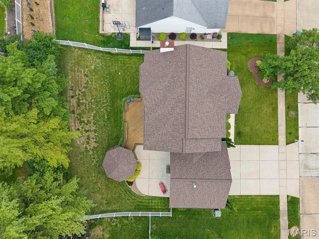 512 Deer Pointe Court, Fenton, MO 63026