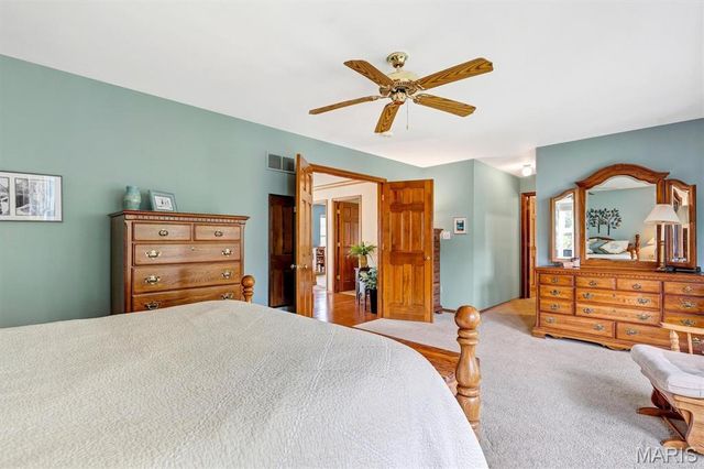 512 Deer Pointe Court, Fenton, MO 63026