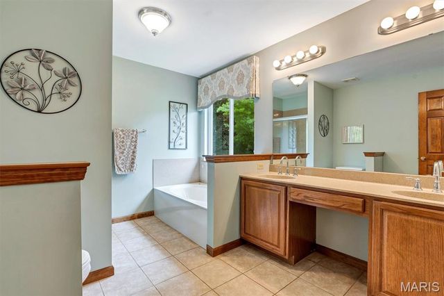 512 Deer Pointe Court, Fenton, MO 63026