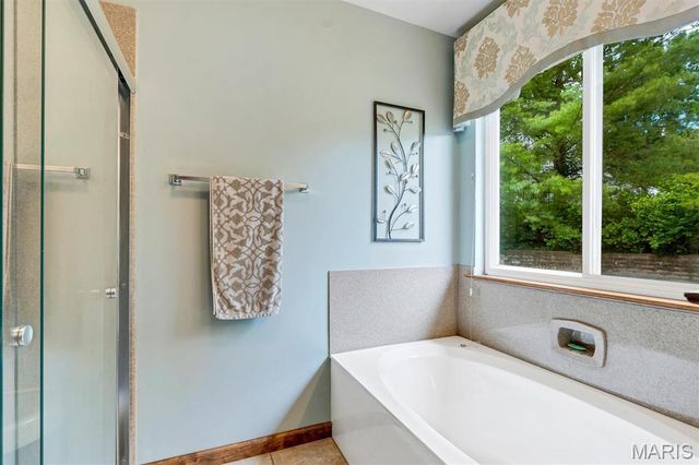 512 Deer Pointe Court, Fenton, MO 63026