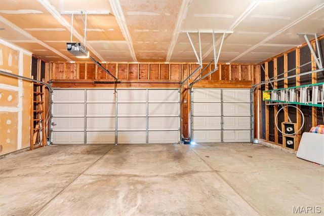 512 Deer Pointe Court, Fenton, MO 63026