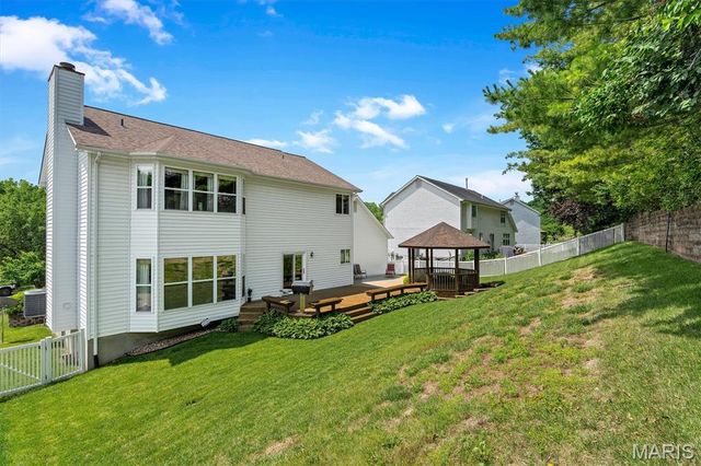 512 Deer Pointe Court, Fenton, MO 63026
