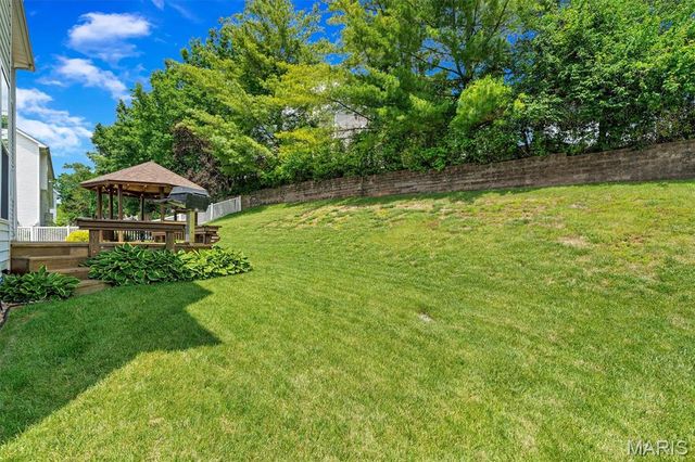 512 Deer Pointe Court, Fenton, MO 63026