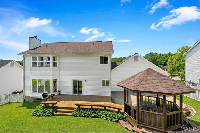 512 Deer Pointe Court, Fenton, MO 63026