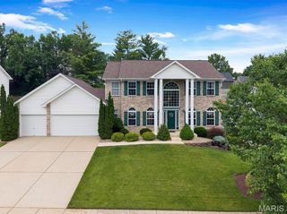 512 Deer Pointe Court, Fenton, MO 63026