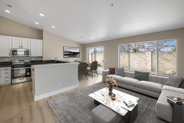 11 Saguaro Circle, Salinas, CA 93905