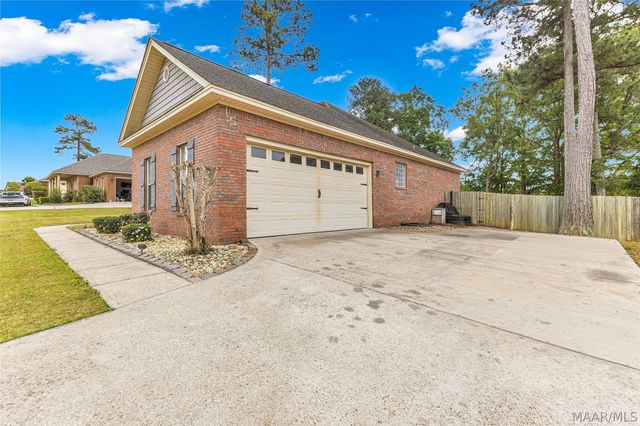 707 Pinetuckett Parkway, Deatsville, AL 36022