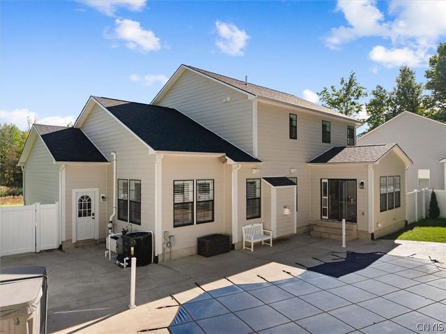 193 Giddings Trail, Lysander, NY 13027