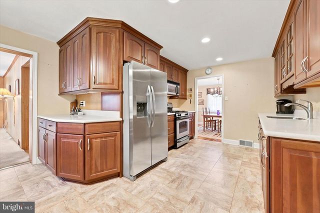 2229 OAKWYN RD, Lafayette Hill, PA 19444