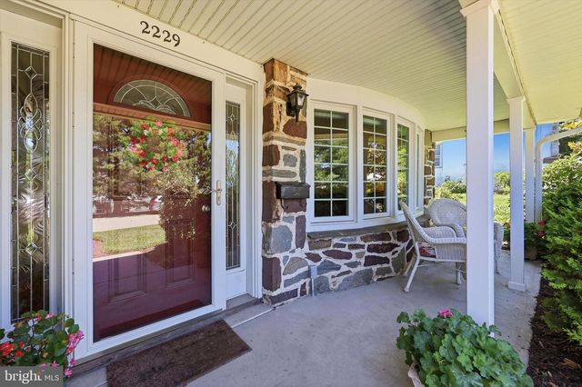 2229 OAKWYN RD, Lafayette Hill, PA 19444