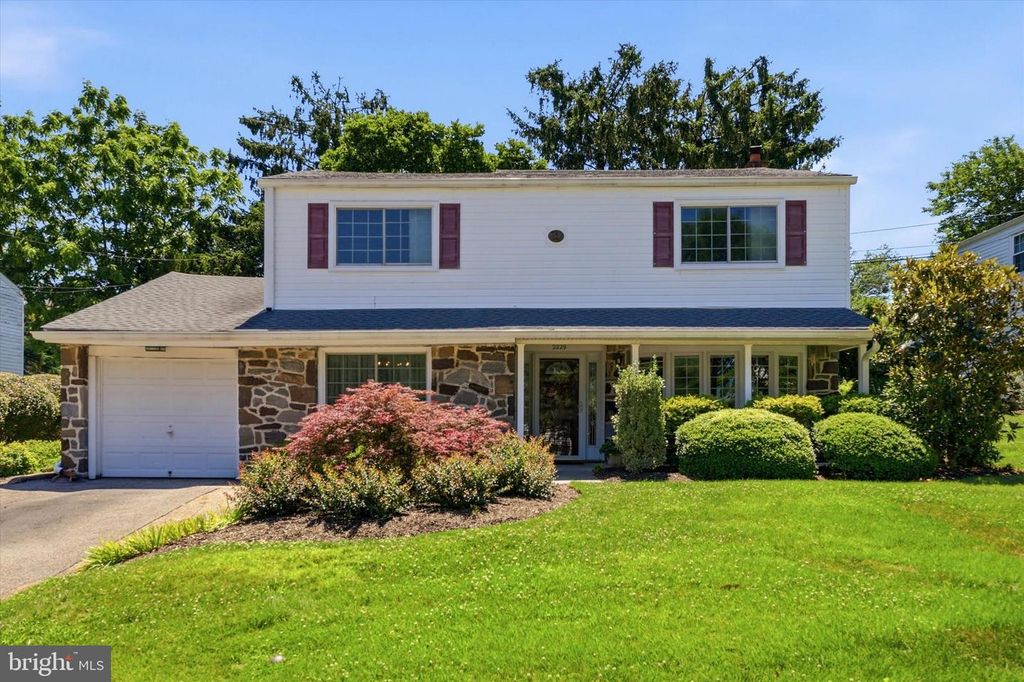2229 OAKWYN RD, Lafayette Hill, PA 19444