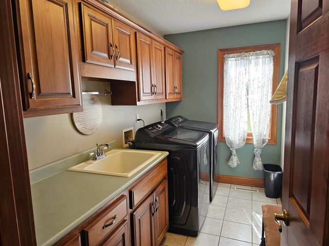 502 Hunters Ridge, Auburn, IN 46706