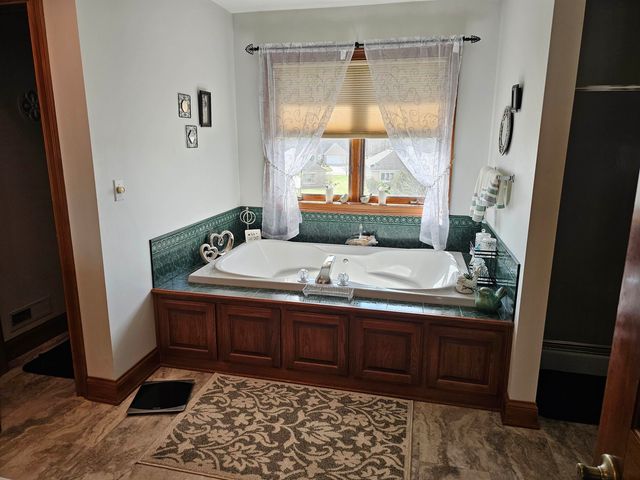 502 Hunters Ridge, Auburn, IN 46706