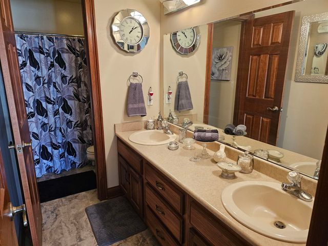 502 Hunters Ridge, Auburn, IN 46706