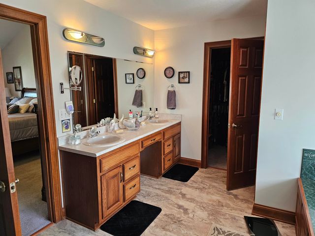 502 Hunters Ridge, Auburn, IN 46706