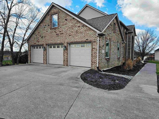 502 Hunters Ridge, Auburn, IN 46706