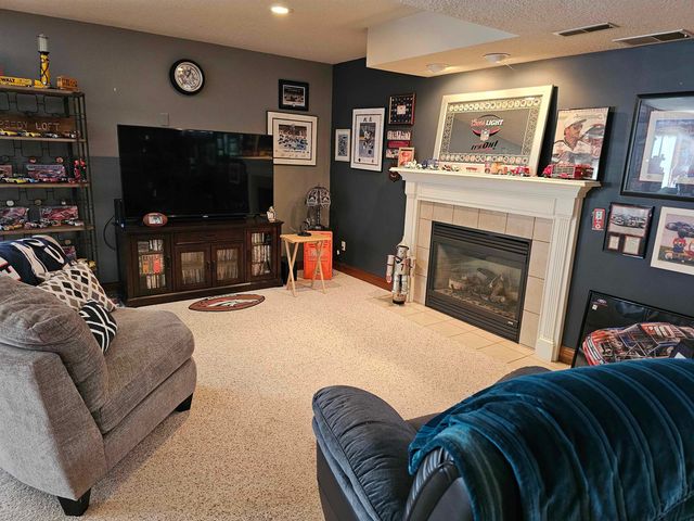 502 Hunters Ridge, Auburn, IN 46706