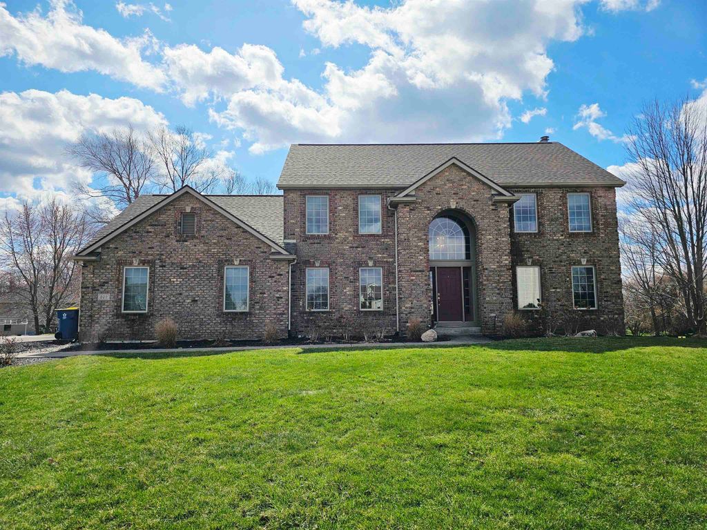 502 Hunters Ridge, Auburn, IN 46706