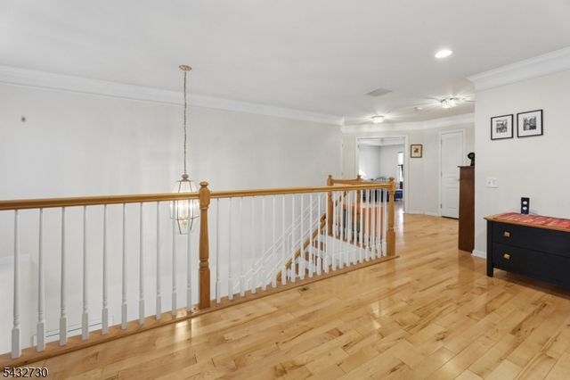 8 Yorktown Ln, Totowa Boro, NJ 07512